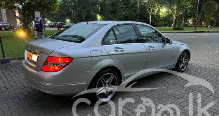 MERCEDES BENZ C180 2010