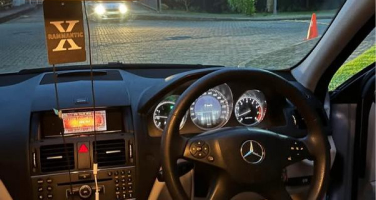 MERCEDES BENZ C180 2010