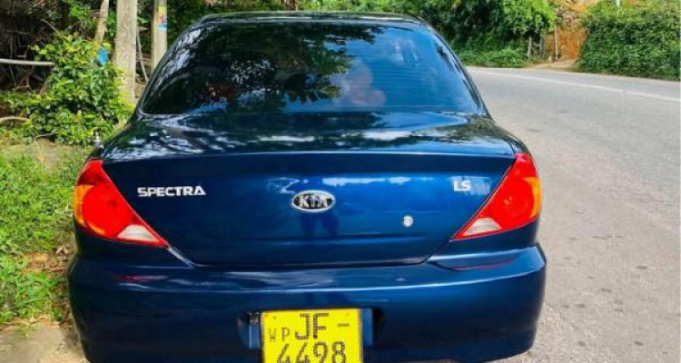 KIA SPECTRA 2002