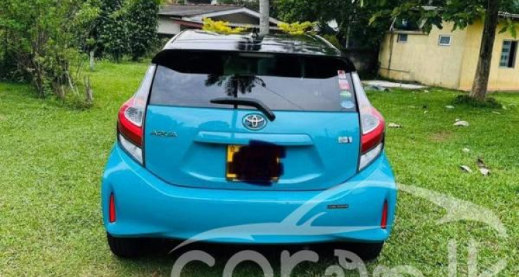 TOYOTA AQUA 2017