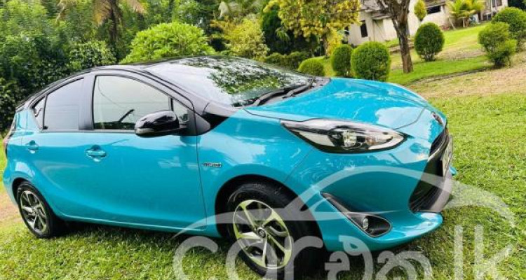 TOYOTA AQUA 2017