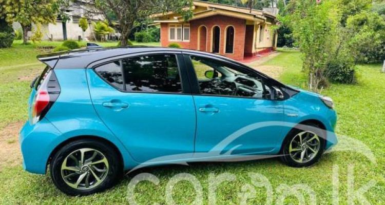 TOYOTA AQUA 2017