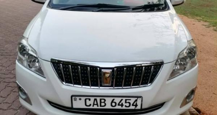 TOYOTA PREMIO 2013