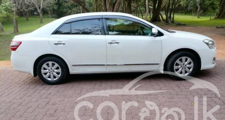 TOYOTA PREMIO 2013