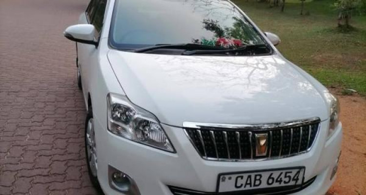 TOYOTA PREMIO 2013