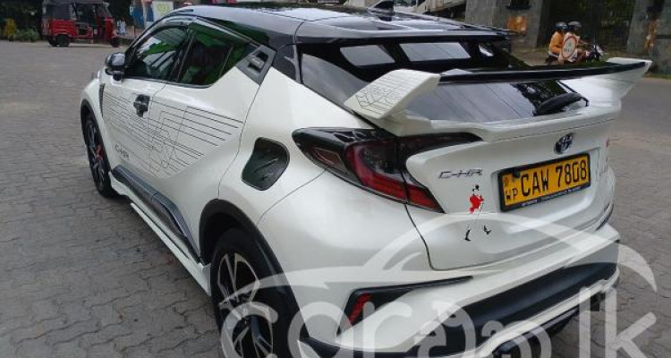 TOYOTA C-HR 2017