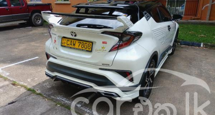 TOYOTA C-HR 2017