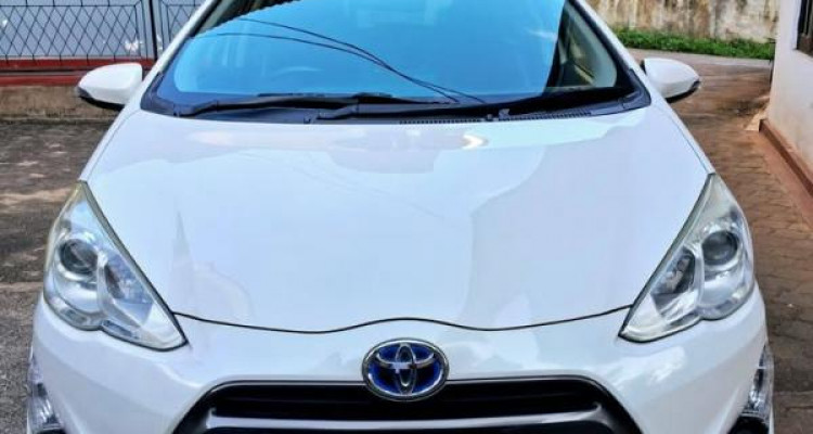 TOYOTA AQUA 2015