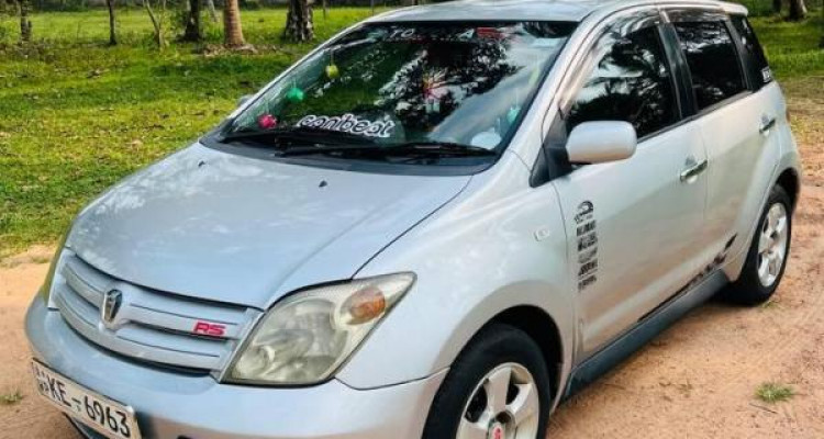 TOYOTA IST 2003