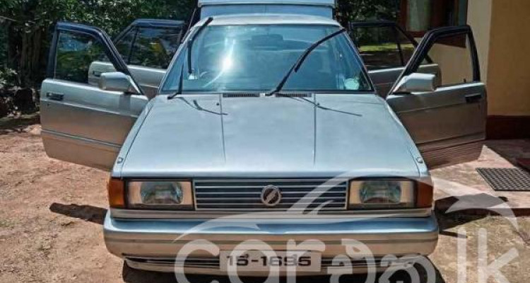 NISSAN TRAD SUNNY 1988