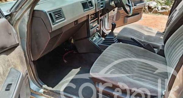 NISSAN TRAD SUNNY 1988