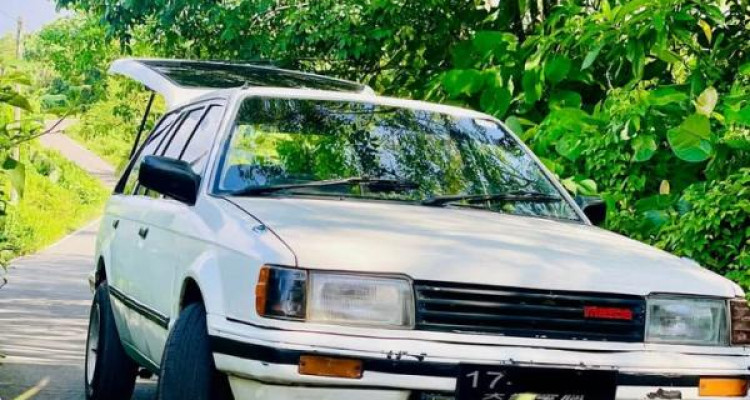 MAZDA FAMILIA 1989