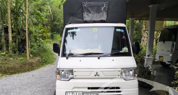 MITSUBISHI MINICAB 2014