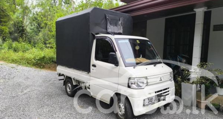 MITSUBISHI MINICAB 2014