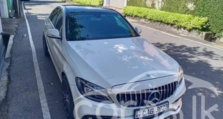 MERCEDES BENZ C200 2015