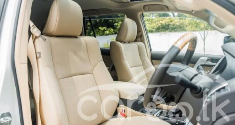 TOYOTA LAND CRUISER PRADO 2023