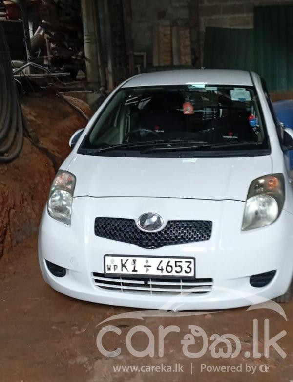 TOYOTA VITZ 2017
