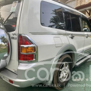 MITSUBISHI MONTERO 2000