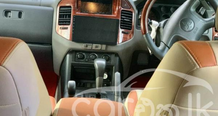MITSUBISHI MONTERO 2000