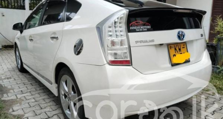TOYOTA PRIUS 2011