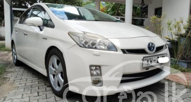 TOYOTA PRIUS 2011