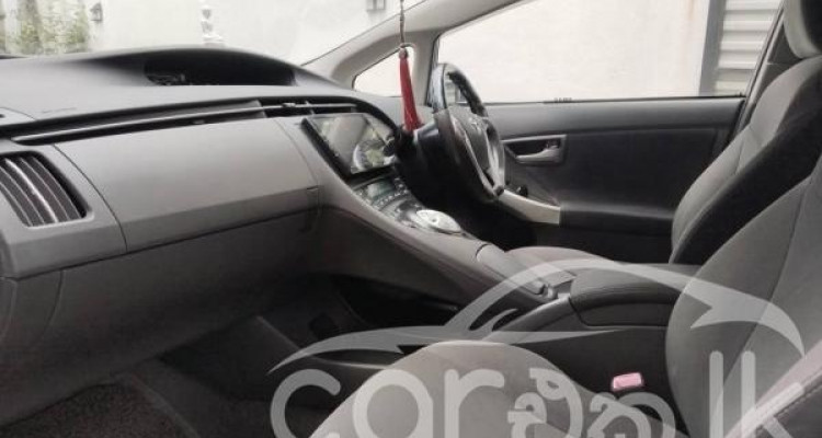 TOYOTA PRIUS 2011