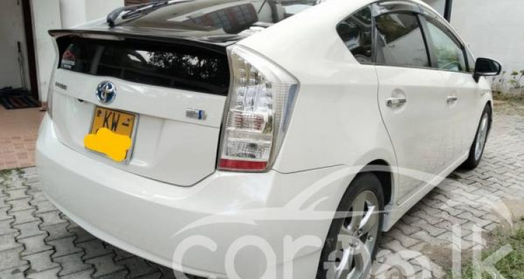 TOYOTA PRIUS 2011