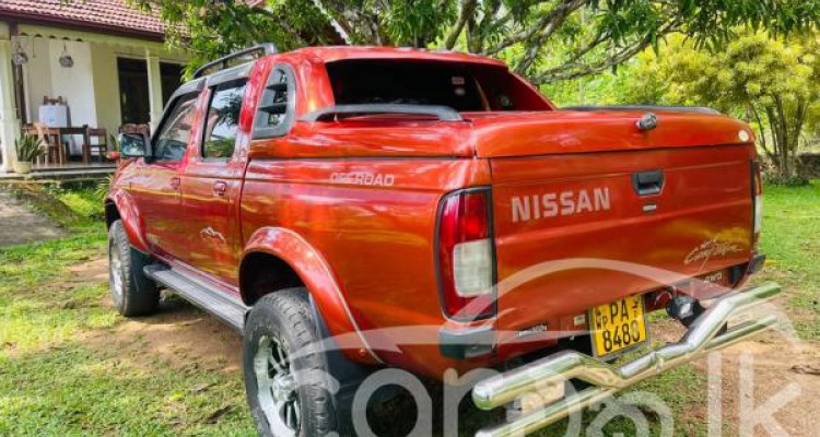 NISSAN D22 2008