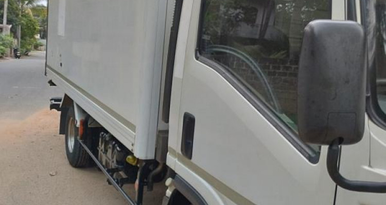 ISUZU ELF FREEZER 2013