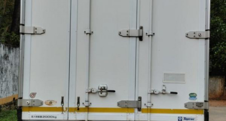 ISUZU ELF FREEZER 2013
