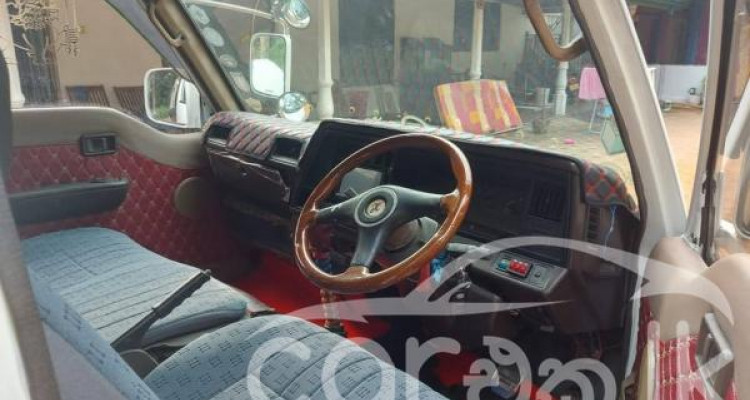NISSAN CARAVAN 1992