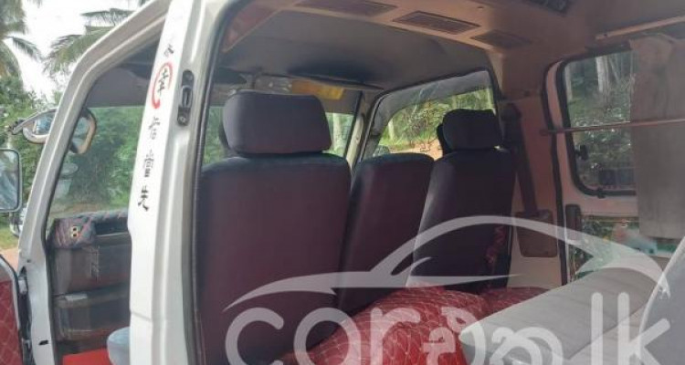 NISSAN CARAVAN 1992