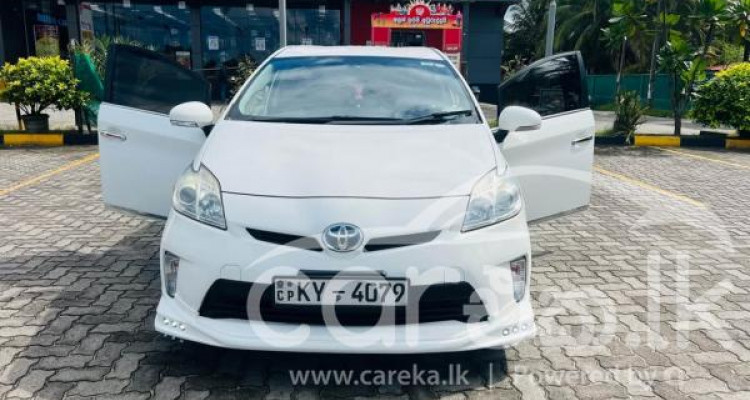 TOYOTA PRIUS 2012