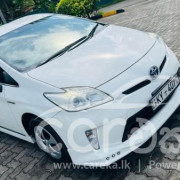 TOYOTA PRIUS 2012