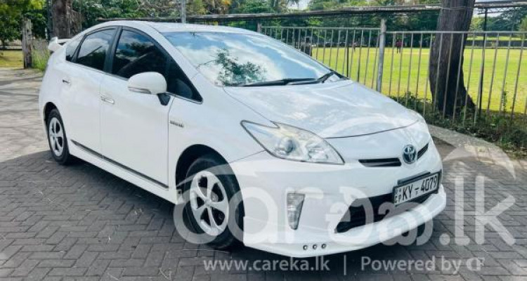 TOYOTA PRIUS 2012