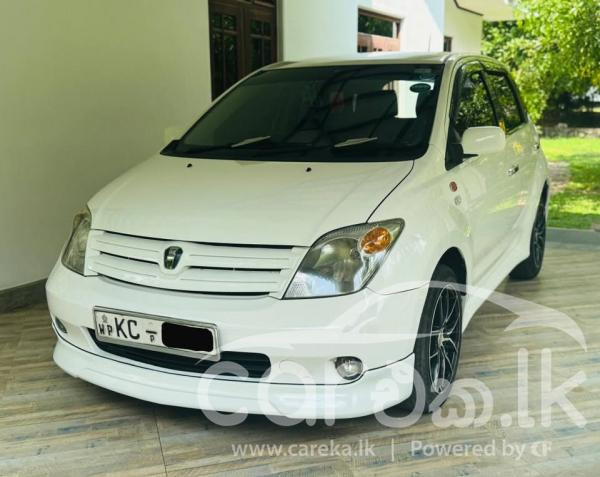 TOYOTA IST 2003
