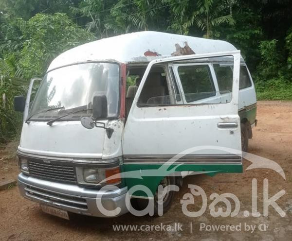 NISSAN CARAVAN 1975