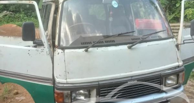 NISSAN CARAVAN 1975