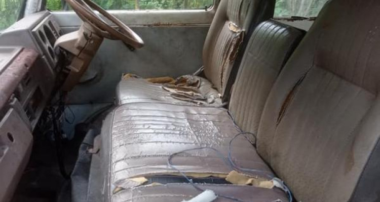NISSAN CARAVAN 1975