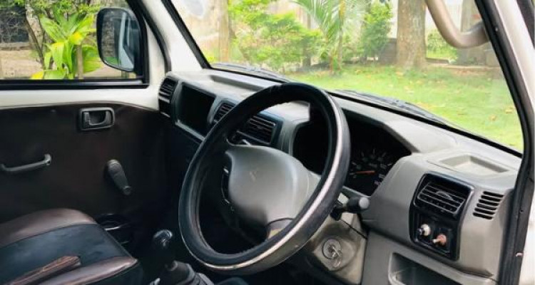 MITSUBISHI MINICAB 2004
