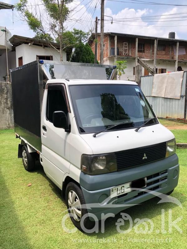 MITSUBISHI MINICAB 2004