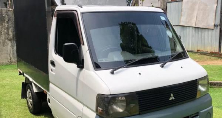 MITSUBISHI MINICAB 2004