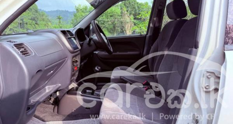 SUZUKI SWIFT 2004