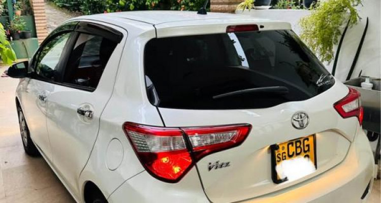 TOYOTA VITZ 2018
