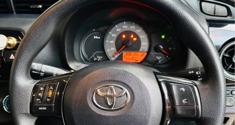 TOYOTA VITZ 2018