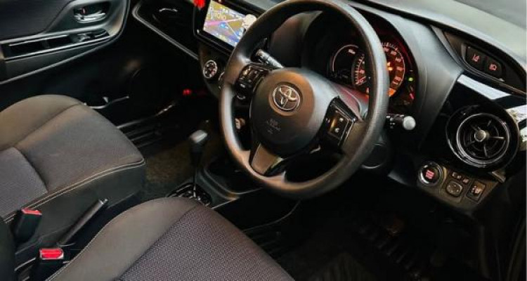 TOYOTA VITZ 2018