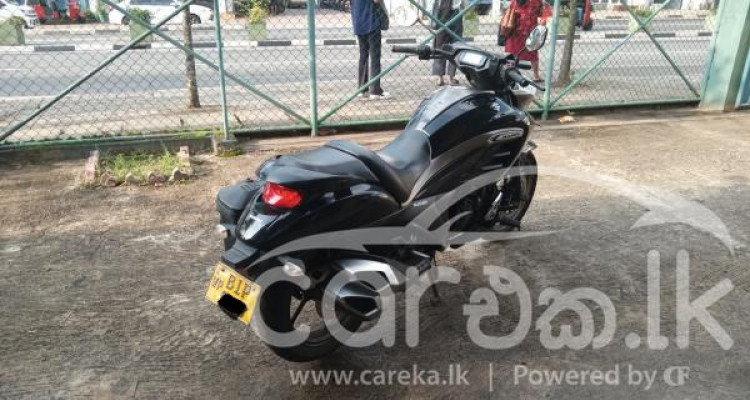 SUZUKI INTRUDER 2018