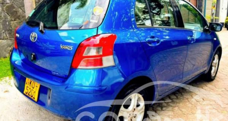 TOYOTA YARIS 2010