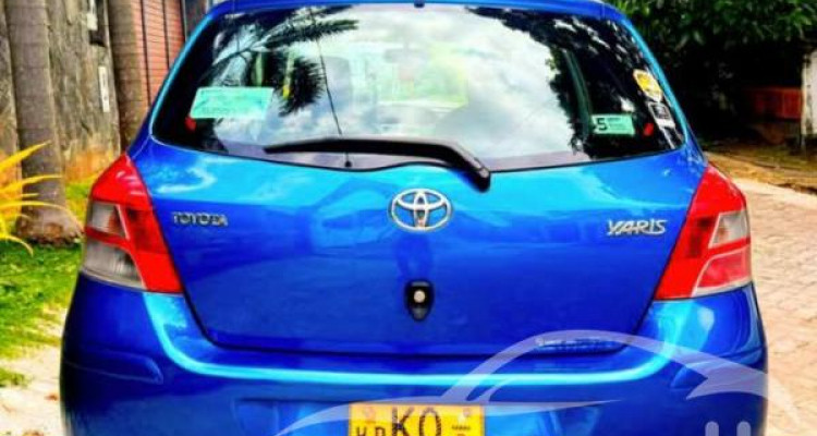 TOYOTA YARIS 2010