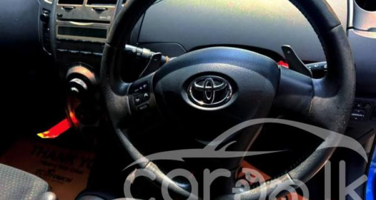 TOYOTA YARIS 2010